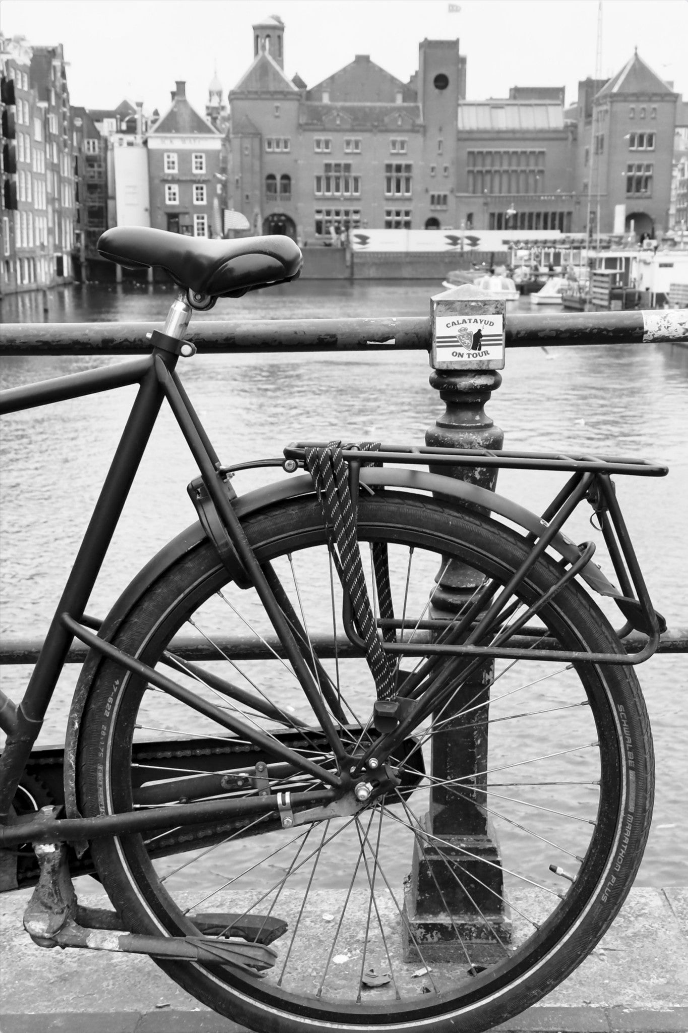 Amsterdam Grachtenfahrrad Schwarz-Weiß-Fotodruck | Metall, Leinwand & Papier